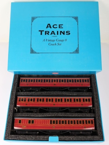 Coach Train Set ACE Trains 0 gauge NZR C/1 three coach set