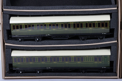 Darstaed Trains De Luxe 0 gauge Southern five coach set - 4