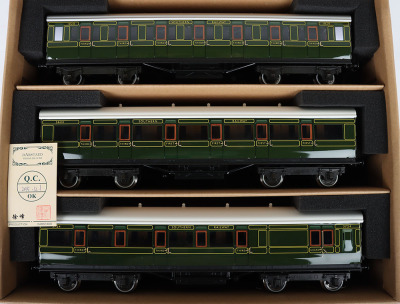 Darstaed Trains De Luxe 0 gauge Southern Maunsell Set A three coach set - 2