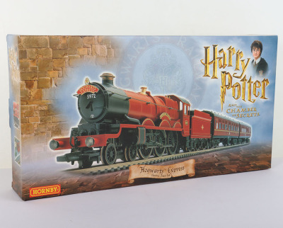 Hornby R1033 Harry Potter and The Chamber of Secrets Hogwarts Express Electric Train Set, - 2