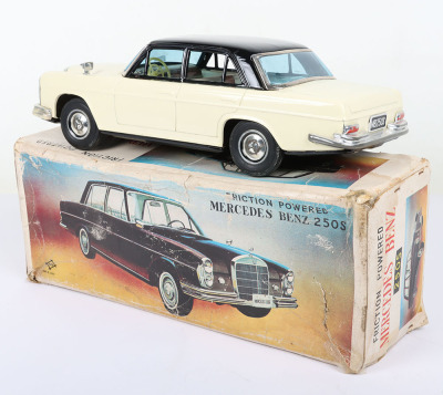 Boxed Daiya friction driven tinplate Mercedes Benz 250S, Japanese 1960s - 2
