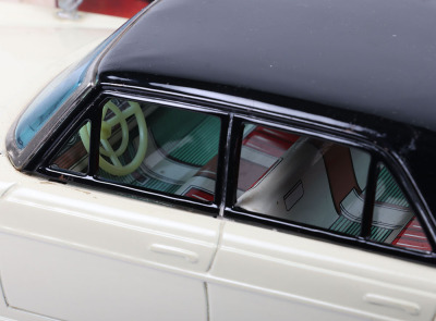 Boxed Daiya friction driven tinplate Mercedes Benz 250S, Japanese 1960s - 3