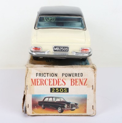 Boxed Daiya friction driven tinplate Mercedes Benz 250S, Japanese 1960s - 5