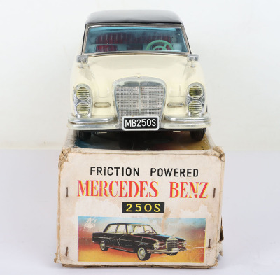 Boxed Daiya friction driven tinplate Mercedes Benz 250S, Japanese 1960s - 6