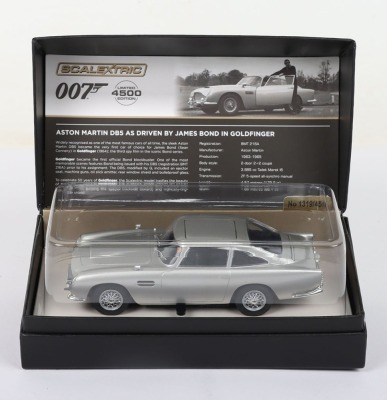 Scalextric James Bond Aston Martin DB5 - 2