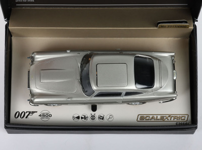 Scalextric James Bond Aston Martin DB7 - 2