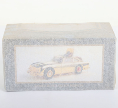 Corgi Special Edition James Bond Aston Martin D.B.5. gold plated - 2