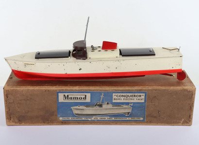 Rare boxed SM1090 Mamod for Malins (Engineers Ltd) ‘Conqueror’ model electric Yacht/Boat, 1950