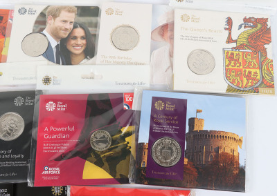 A mixture of various Brilliant Uncirculated £5, £2 and 50p, with two London 2012 £5 collections - 5