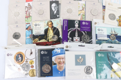 A mixture of various Brilliant Uncirculated £5, £2 and 50p, with two London 2012 £5 collections - 7