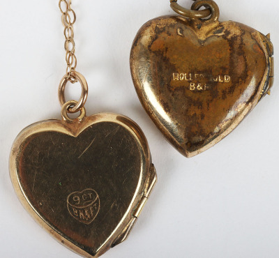 Two 9ct gold heart lockets with a 9ct gold bible locket - 5