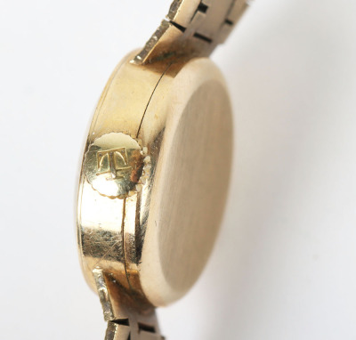 A 9ct gold Tissot ladies wristwatch and strap - 4