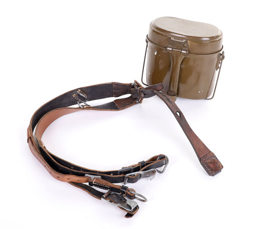 WEHRMACHT MESS KIT & COMBAT BLACK LEATHER &ldquo;Y&rdquo; STRAPS