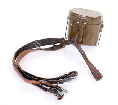 WEHRMACHT MESS KIT & COMBAT BLACK LEATHER &ldquo;Y&rdquo; STRAPS