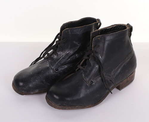 WW2 GERMAN WEHRMACHT LOW QUARTER COMBAT BOOTS, BLACK LEATHER W/ HOBNAILS