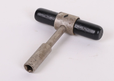 WW2 GERMAN WEHRMACHT PIONEERS HAND BOOK & A DETONATOR HANDLE - 5