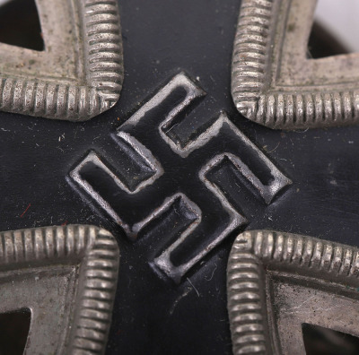 GERMAN WWII 1939 IRON CROSS Ist CLASS - 5