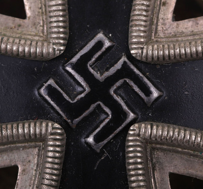 GERMAN WWII 1939 IRON CROSS Ist CLASS - 6