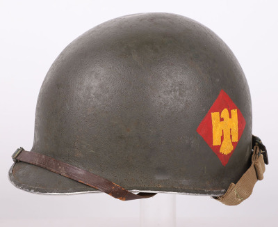 WW2 AMERICAN M1 STEEL COMBAT HELMET WITH ORIGINAL PAINTED DIVISIONAL INSIGNIA OF THE 45TH (THUNDERBIRD) INFANTRY DIVISION