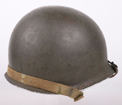 WW2 AMERICAN M1 STEEL COMBAT HELMET WITH ORIGINAL PAINTED DIVISIONAL INSIGNIA OF THE 45TH (THUNDERBIRD) INFANTRY DIVISION - 5