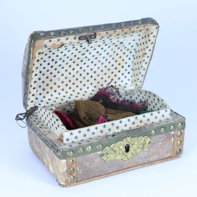 A small 19th century trunk for doll, - 2