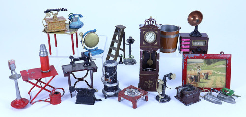 Collection of early 20th century Dolls House miniatures,