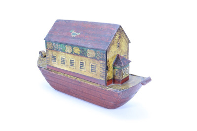 Extremely fine early painted wooden Erzgebirge Noah’s Ark with animals and family, German mid 19th century, - 6