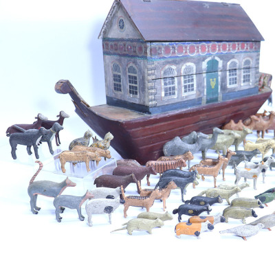 A good early large painted wooden Erzgebirge Noah’s Ark and over two hundred animals, German 1860s/70s, - 3