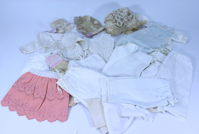 Eight dolls dresses, three bonnets, underclothes and shoes, - 2