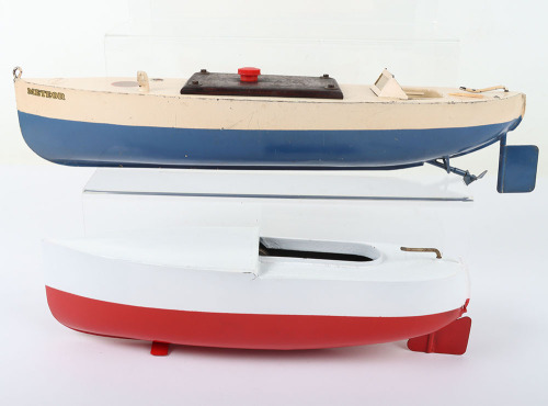 Two Sutcliffe clockwork tinplate model Speedboat, 1925-35