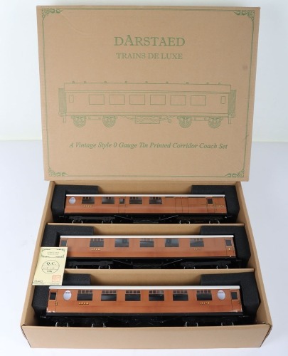 Darstaed Trains De Luxe 0 gauge LNER Th Set A three coach set