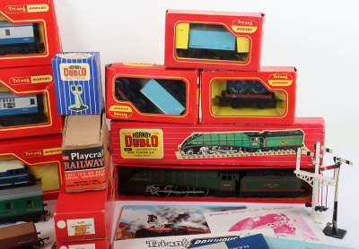 A Quantity Of Tri-ang Hornby HO/00 Trains and Accessories - 6