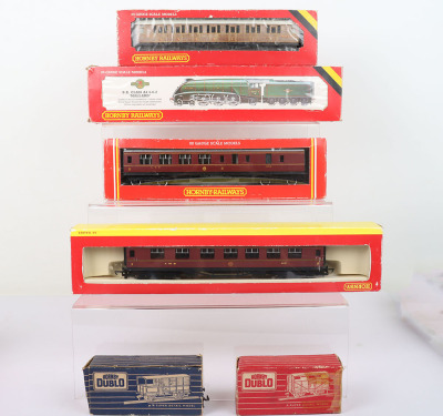 Hornby 00 gauge locomotives and other pieces - 2