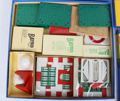 Collection of boxed unused Bayko construction sets - 2