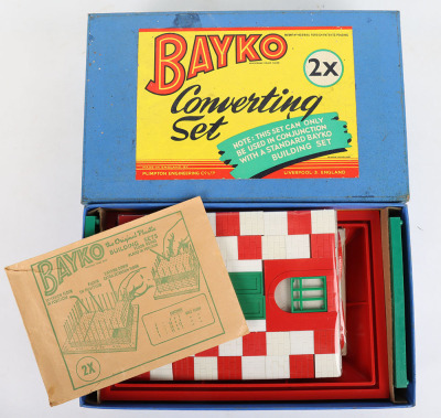 Collection of boxed unused Bayko construction sets - 5