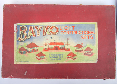 Collection of Early and later Bayko construction sets - 2