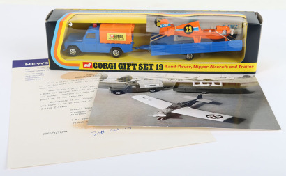 Corgi Gift set 19 Land-Rover, Nipper Aircraft and trailer ‘Corgi Flying Club’with Scarce press release publicity letter