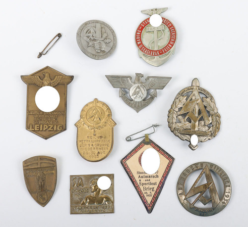 Grouping of Third Reich Early Rally / Day Badges of the NSDAP, SA and Hitler Youth