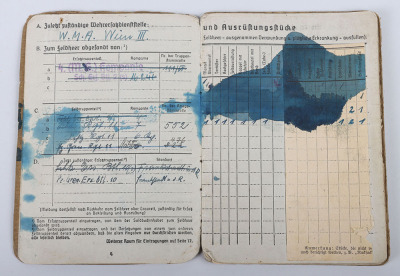 WW2 German Soldbuch to Obergefr. A. Hösch. Pz. Gren. Rgt. 11. MG Kompanie and Drivers Badge in Gold Award Document - 7