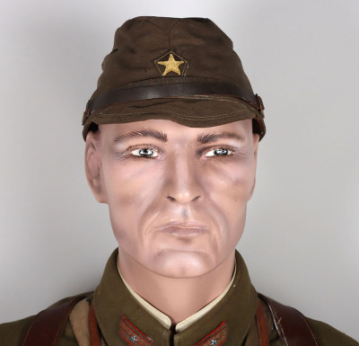 Fine Full WW2 Japanese Infantry Officers Mannequin Display including Uniform, Equipment, Field Cap and Officers Sword Katana - 2