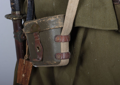 Fine Full WW2 Japanese Infantry Officers Mannequin Display including Uniform, Equipment, Field Cap and Officers Sword Katana - 17