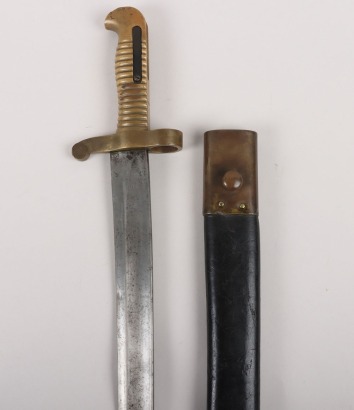 1853/55 Sharps Carbine Bayonet, as used on the 1853 & 1855 Sharps Navy Carbine rifles, with brass ribbed grip, thick cross guard and muzzle ring. Stamped to the hilt ‘860’. Housed in its leather and brass mounted scabbard. Unmarked yataghan blade with ful