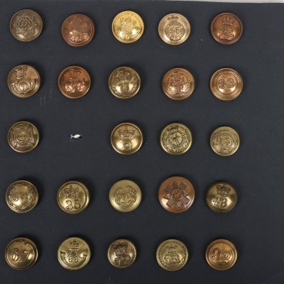 British Officers’ Gilt Tunic Buttons (1856-1881), - 3