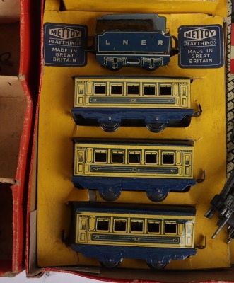 Hornby Train Tank Goods Clockwork Set No.40 Gauge 0 - 7