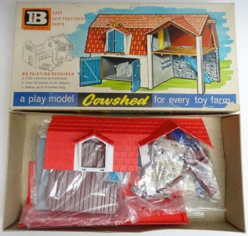 Britains set 4721 clip together Plastic Cowshed