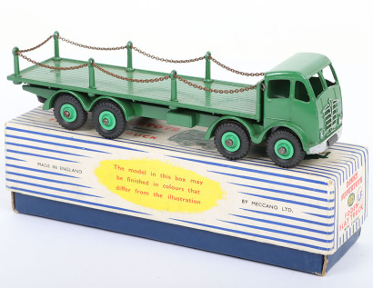 Dinky Supertoys 905 Foden Flat Truck with chains, 2nd type cab, dark green