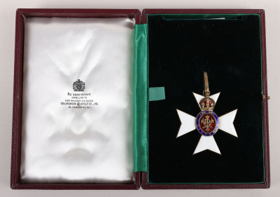 Royal Victorian Order Commander (C.V.O) neck badge