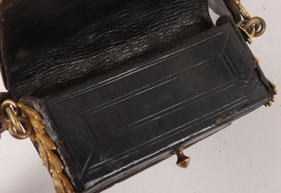10th (Prince of Wales&rsquo; Own Royal Regiment of Light Dragoons) Hussars Officers Black Leather Pouch - 12