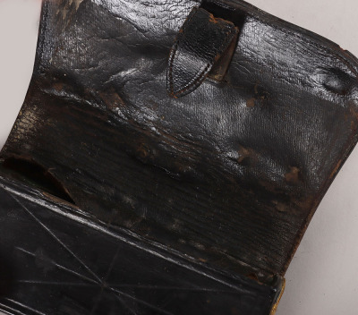 10th (Prince of Wales&rsquo; Own Royal Regiment of Light Dragoons) Hussars Officers Black Leather Pouch - 13