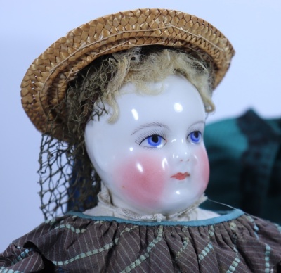 A rare Leontine Rohmer glazed bisque shoulder swivel head fashion doll with trunk and trousseau, French circa 1860, - 3